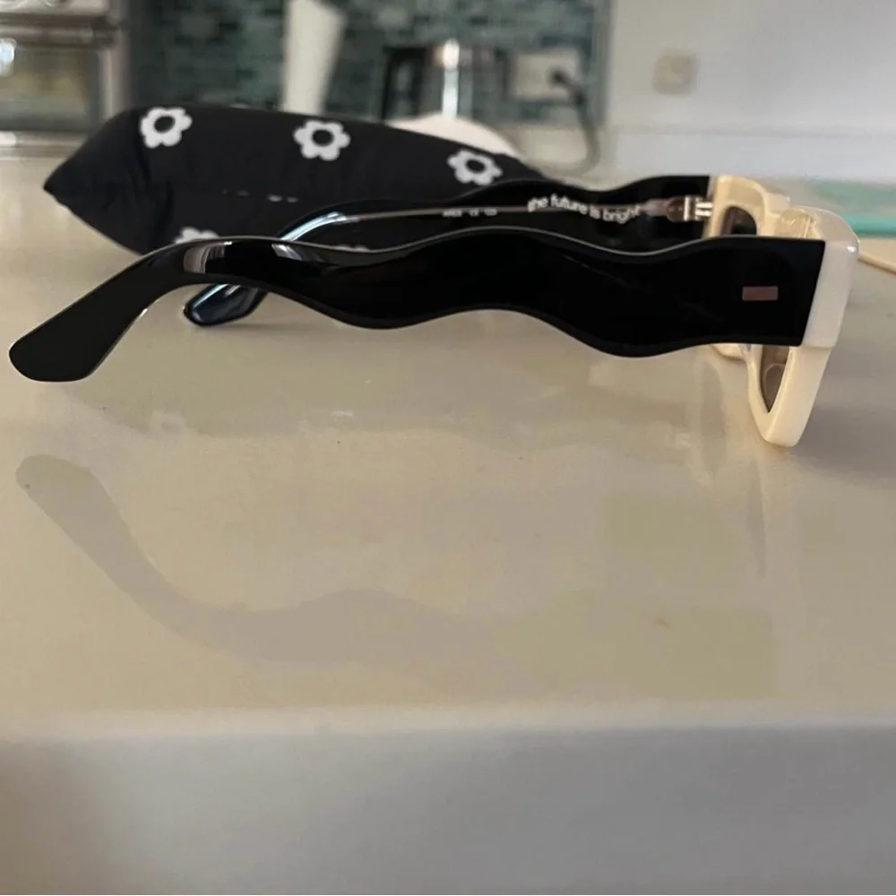 New kids Akila sunglasses